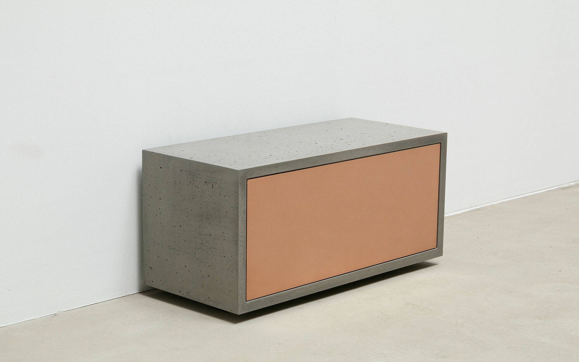 Beton-Lowboard, grau, Kupfer-Front, 90 cm