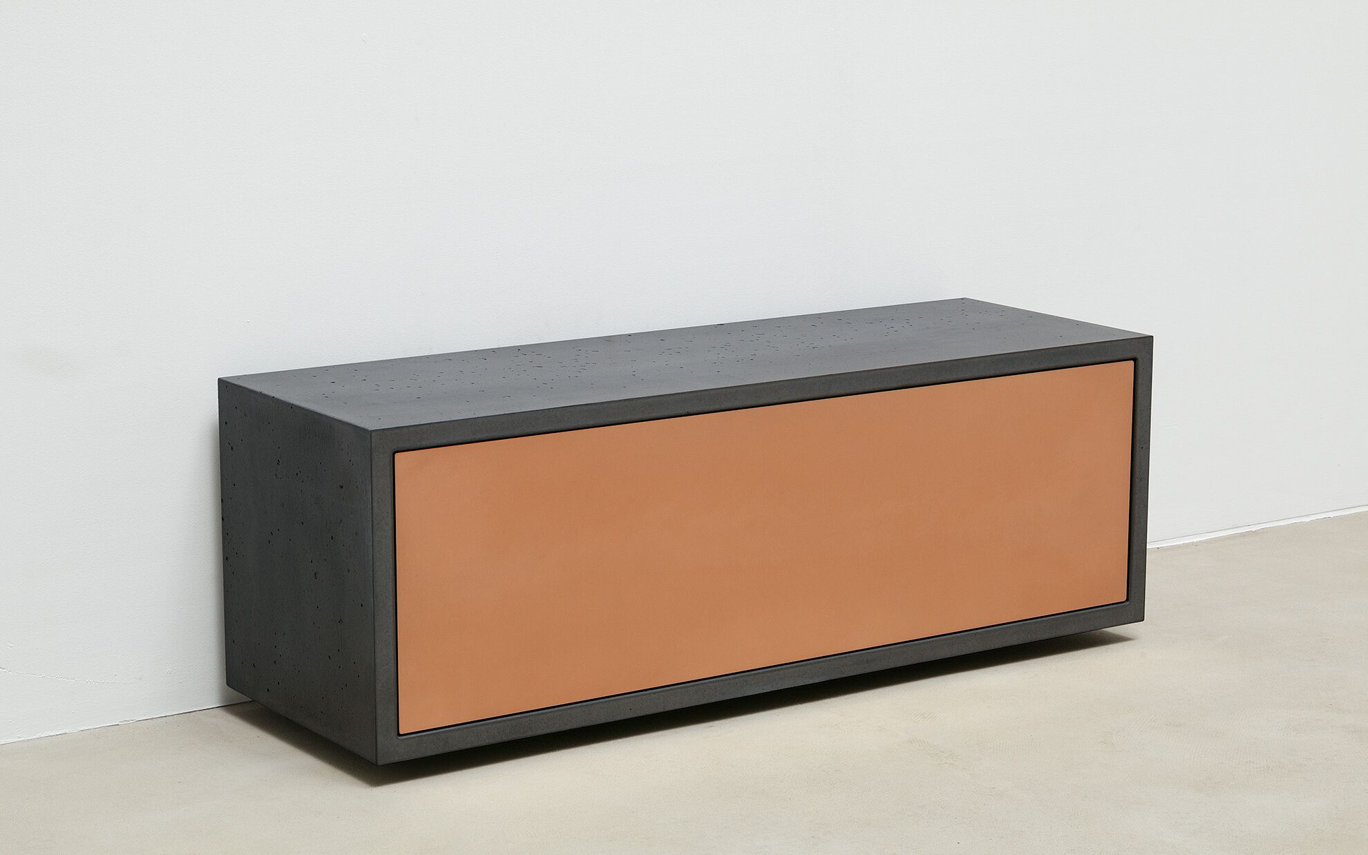 Betonmöbel Lowboard mit Kupfer-Front, Schubkasten, 120 cm, seitlich