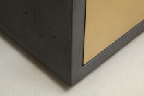 Beton Lowboard mit Schublade und Messingfront in 40 cm, Detail
