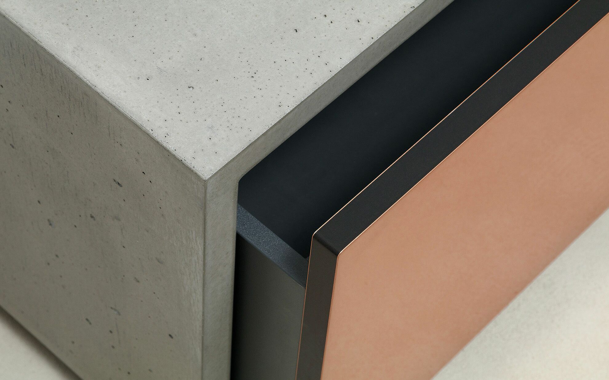 Beton-Lowboard, grau, Kupfer-Front, 90 cm, Detail