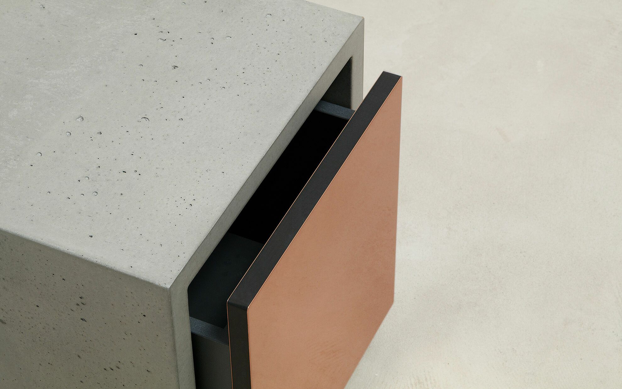 Beton-Lowboard, grau, Kupfer-Front, 40 cm, offen