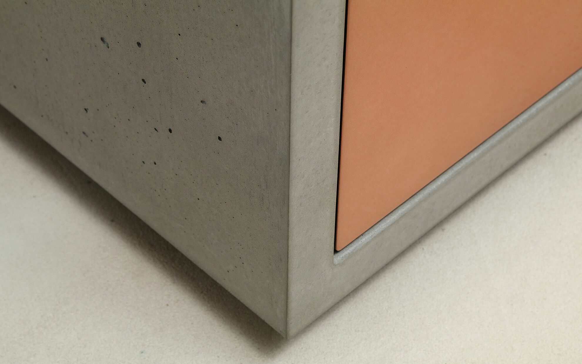 Beton-Lowboard, grau, Kupfer-Front, 60 cm, Detail